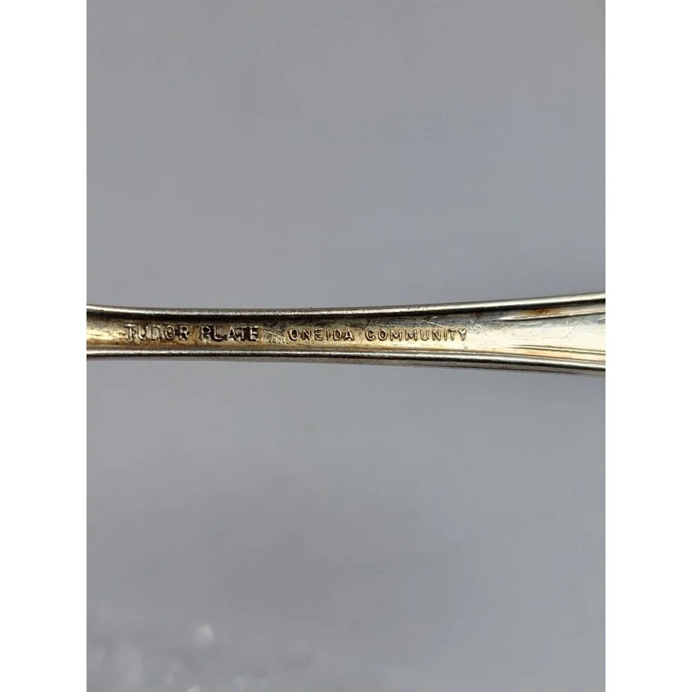 Vintage 1946 Oneida Community Tudor Plate Queen Bess II Silverplate Spoon
